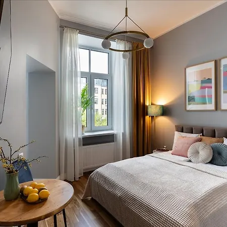 Stylish Gateway I Queen Bed & Relaxing Апартаменти Рига