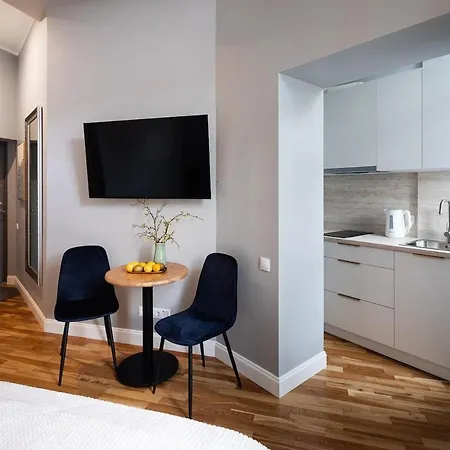 Stylish Gateway I Queen Bed & Relaxing